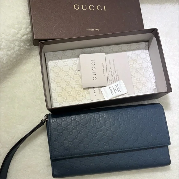 Authentic Gucci Navy Leather Wristlet - Picture 13 of 16
